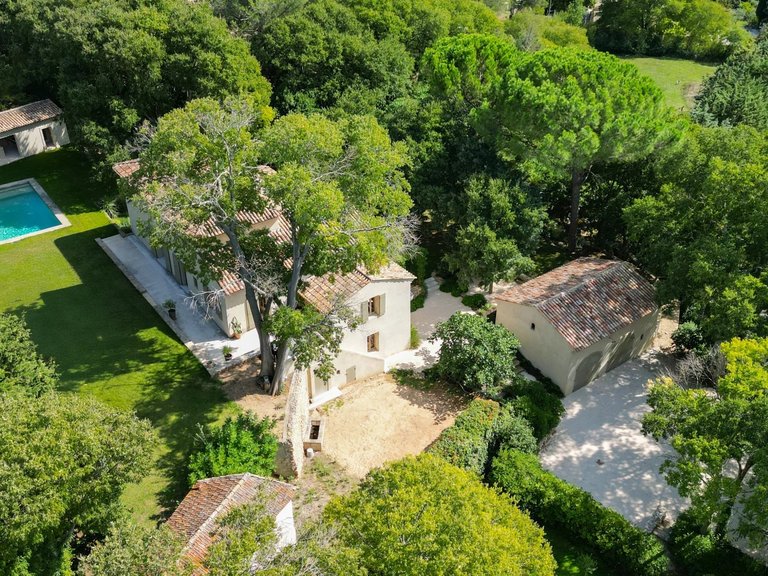 Villa for Sale in , Aix En Provence Area 2