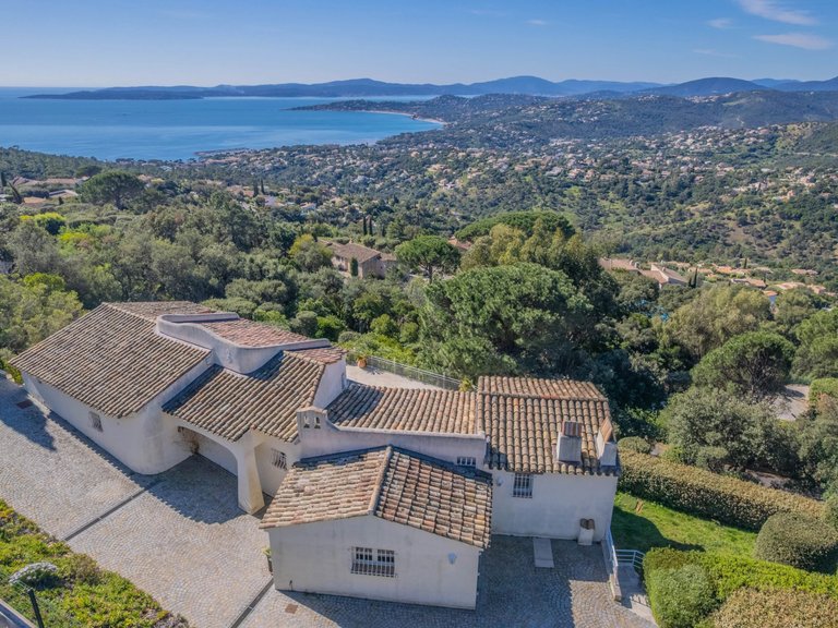 Villa for Sale in Les Issambres, St Raphaël, Ste Maxime Area 2