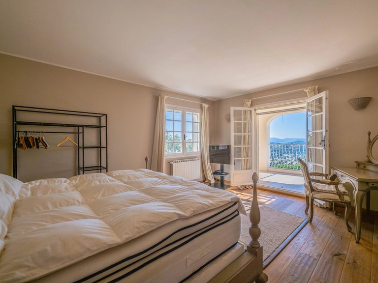 Villa for Sale in Les Issambres, St Raphaël, Ste Maxime Area 9
