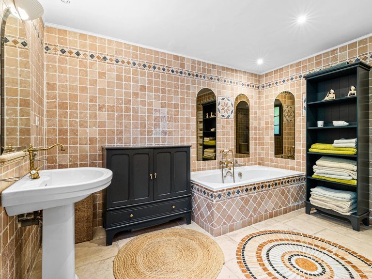 Villa for Sale in Cannes, Cannes Area 14