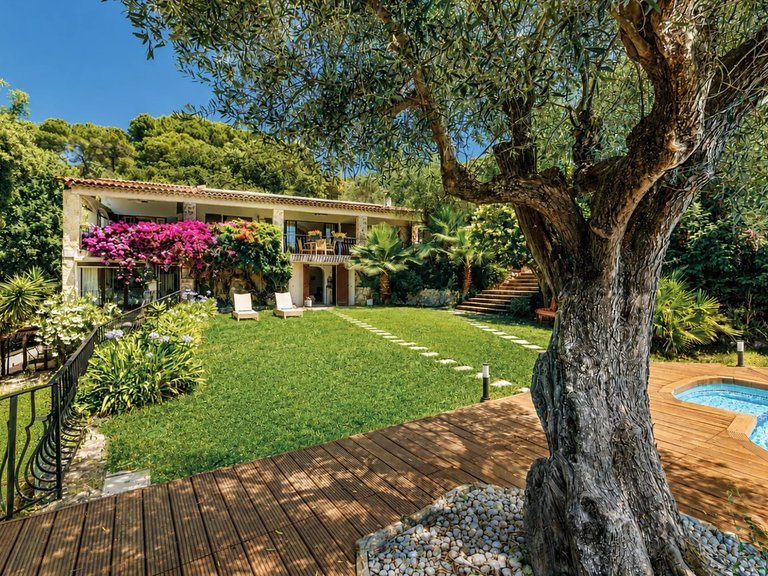 Villa for Sale in Cannes, Cannes Area 16