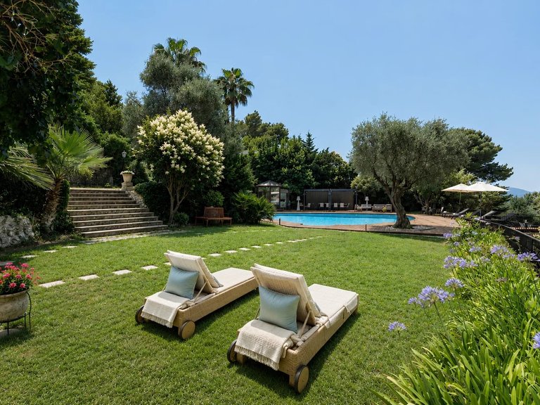 Villa for Sale in Cannes, Cannes Area 17