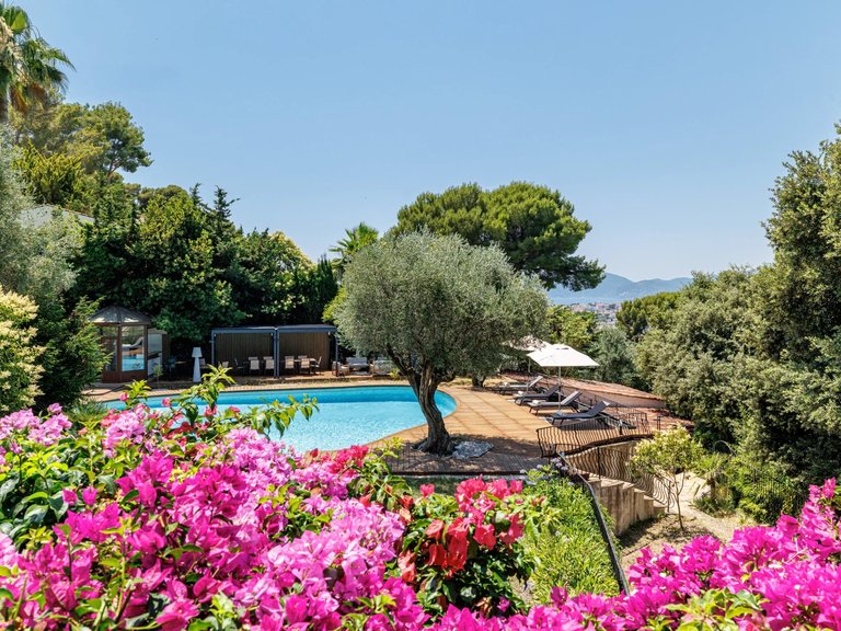 Villa for Sale in Cannes, Cannes Area 2