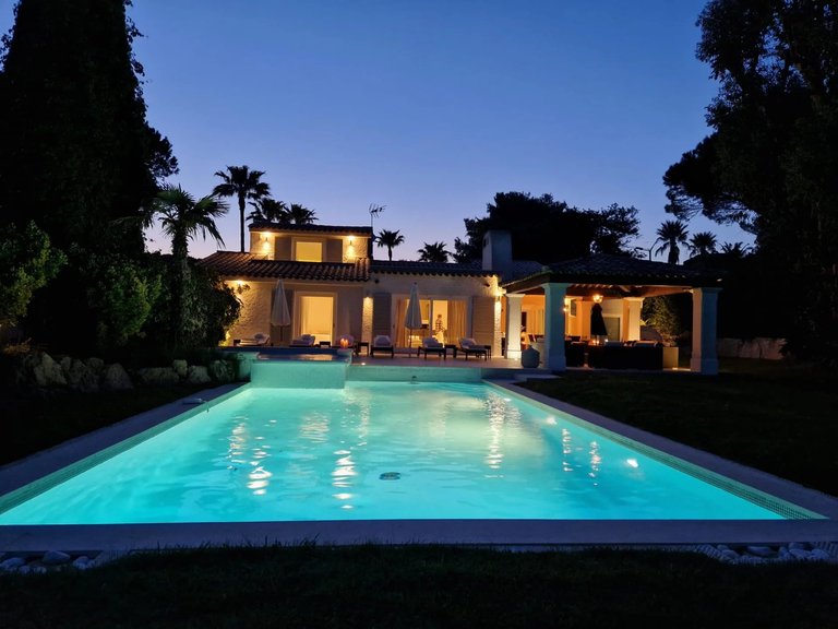Villa for Sale in Saint Tropez, St. Tropez, Grimaud Area 1