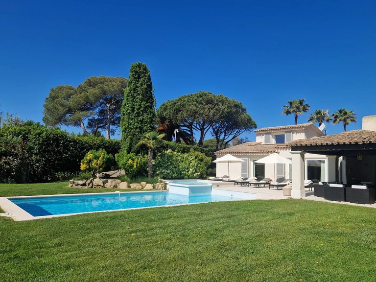 Villa for Sale in Saint Tropez, St. Tropez, Grimaud Area 2