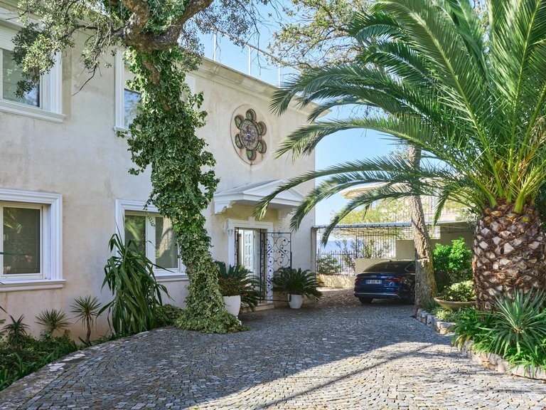 Villa for Sale in Cannes, Cannes Area 2