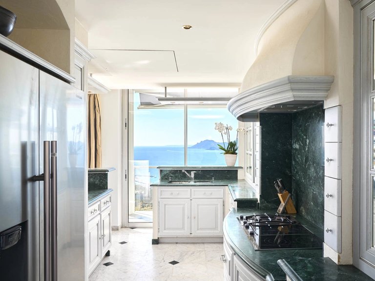 Villa for Sale in Cannes, Cannes Area 9