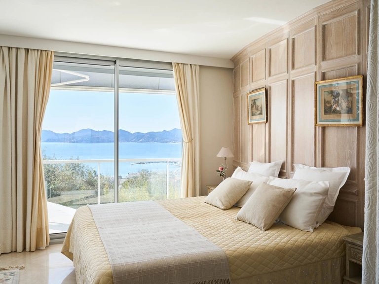 Villa for Sale in Cannes, Cannes Area 10