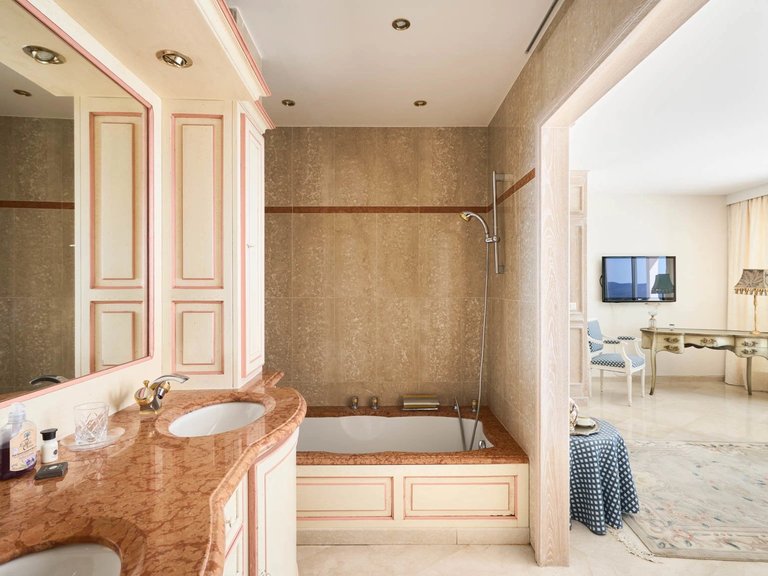 Villa for Sale in Cannes, Cannes Area 11
