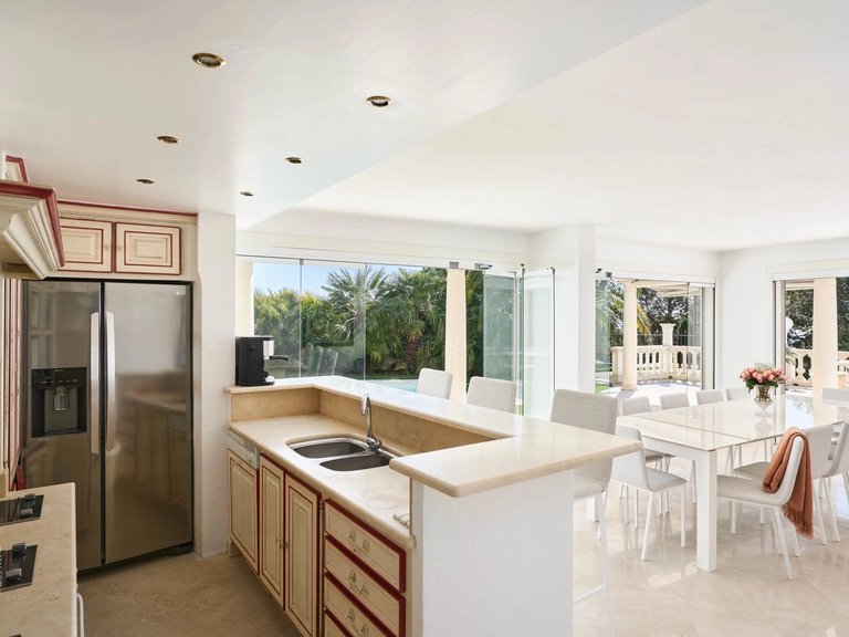 Villa for Sale in Cannes, Cannes Area 13