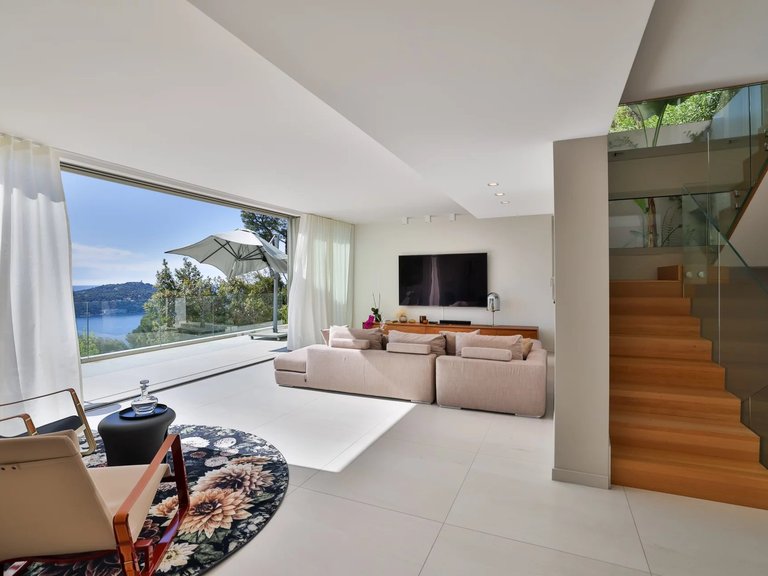 Villa for Sale in Villefranche Sur Mer, Villefranche, Cap Ferrat Area 11