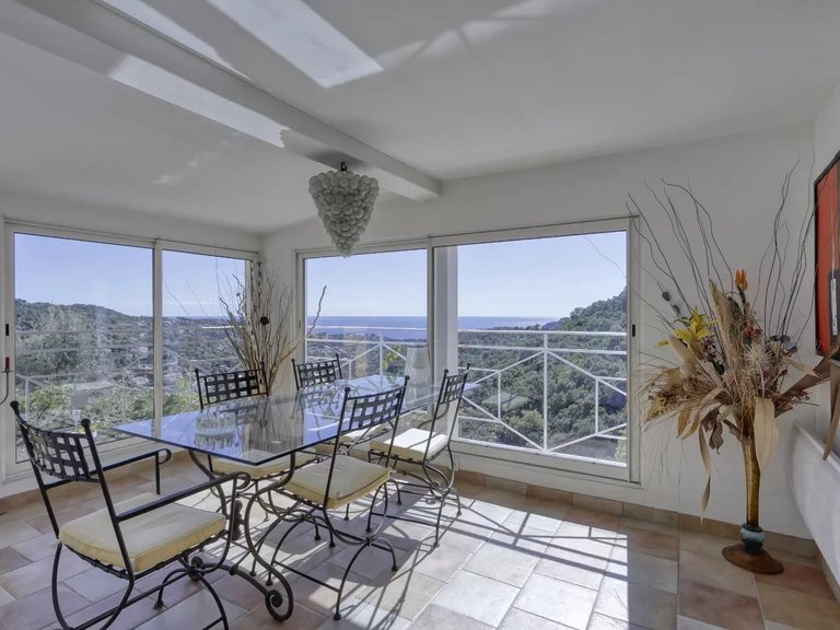 Villa for Sale in Cavalaire Sur Mer, Provence Coast (cassis To Cavalaire) 4