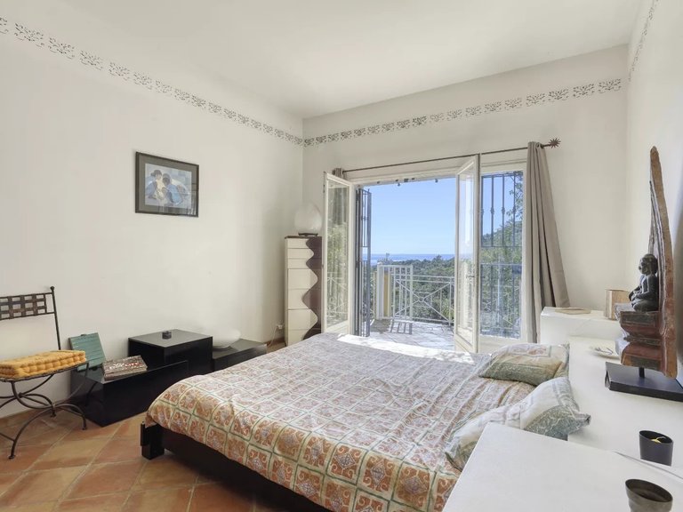 Villa for Sale in Cavalaire Sur Mer, Provence Coast (cassis To Cavalaire) 5