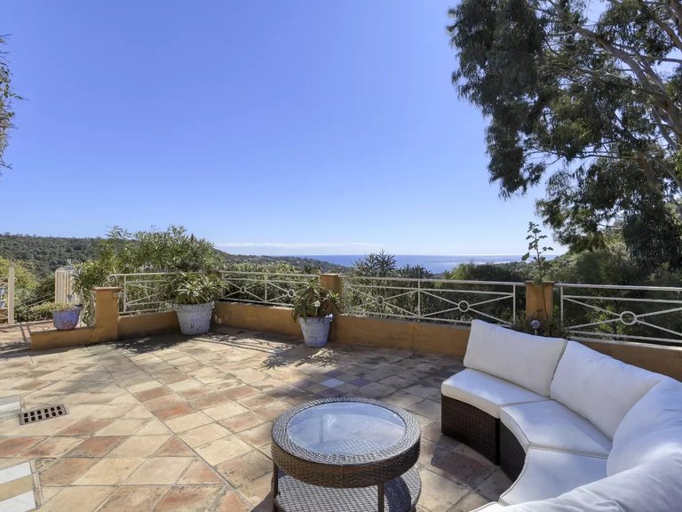 Villa for Sale in Cavalaire Sur Mer, Provence Coast (cassis To Cavalaire) 8