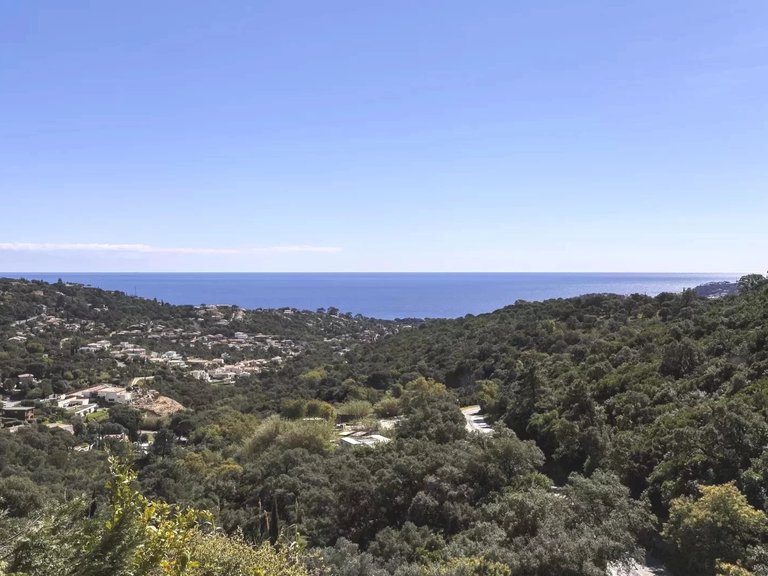 Villa for Sale in Cavalaire Sur Mer, Provence Coast (cassis To Cavalaire) 9