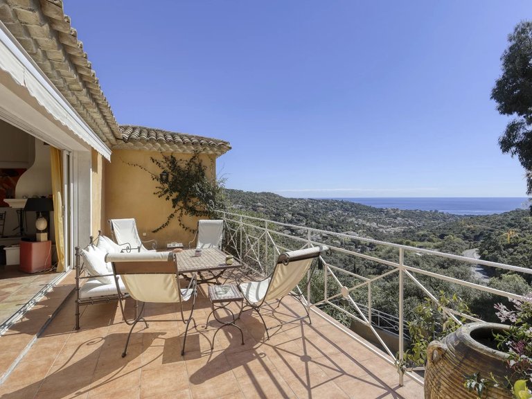 Villa for Sale in Cavalaire Sur Mer, Provence Coast (cassis To Cavalaire) 10