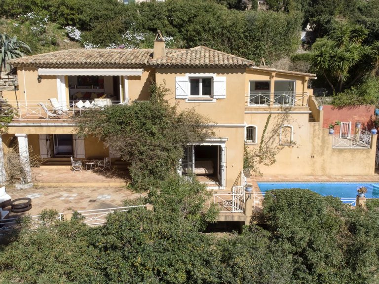 Villa for Sale in Cavalaire Sur Mer, Provence Coast (cassis To Cavalaire) 11