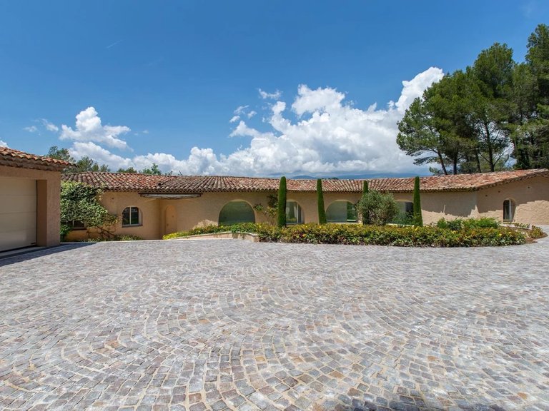 Villa for Sale in Mouans Sartoux, Mougins, Valbonne, Grasse Area 16