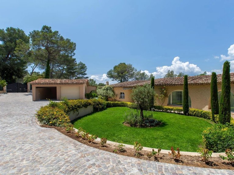 Villa for Sale in Mouans Sartoux, Mougins, Valbonne, Grasse Area 17