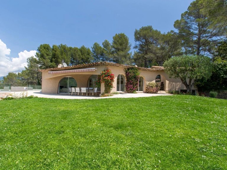 Villa for Sale in Mouans Sartoux, Mougins, Valbonne, Grasse Area 20