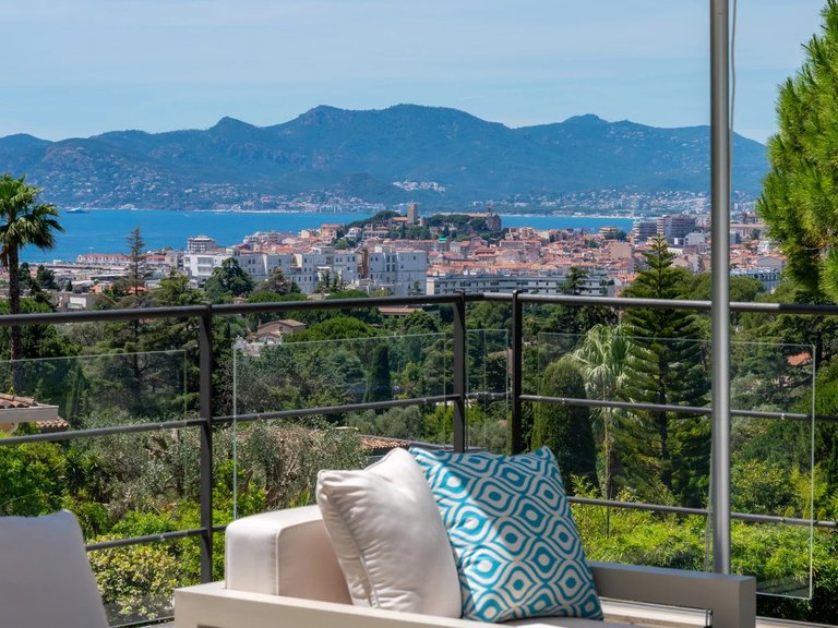 Villa for Sale in Cannes, Cannes Area 1