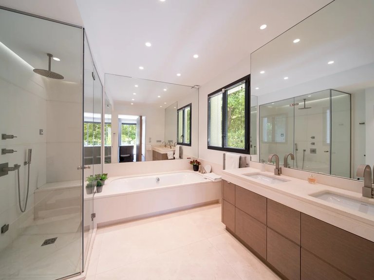 Villa for Sale in Cannes, Cannes Area 11