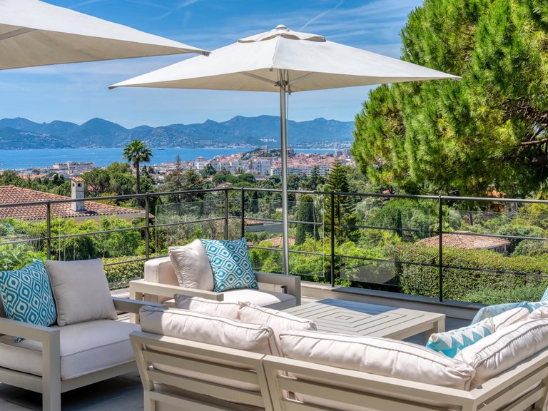 Villa for Sale in Cannes, Cannes Area 13