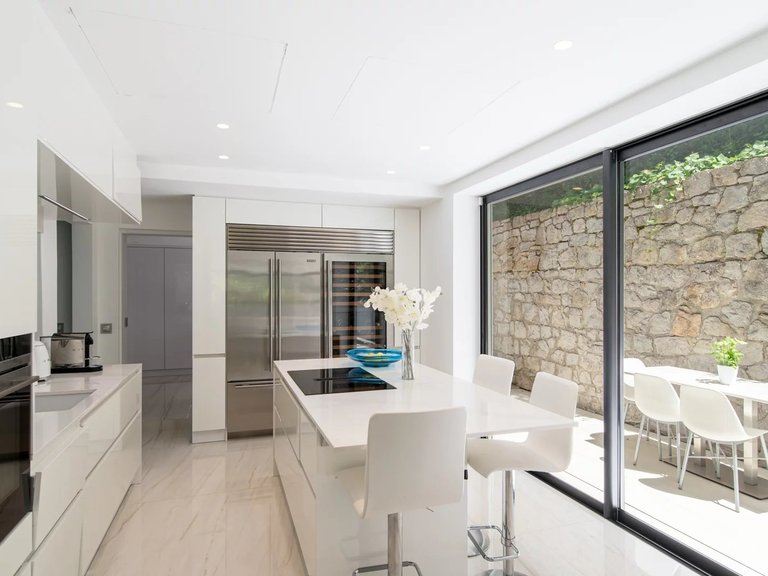 Villa for Sale in Cannes, Cannes Area 8