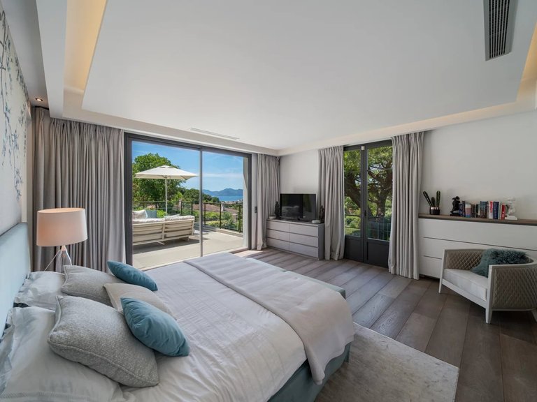 Villa for Sale in Cannes, Cannes Area 9