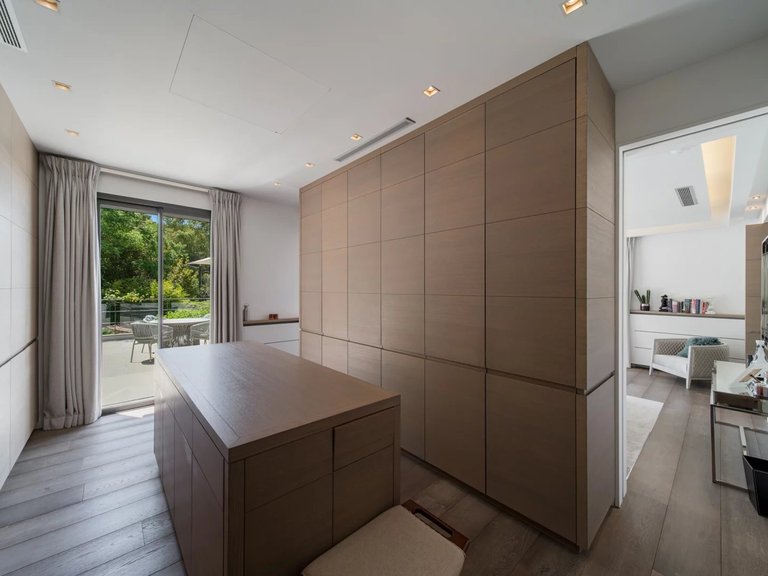 Villa for Sale in Cannes, Cannes Area 10