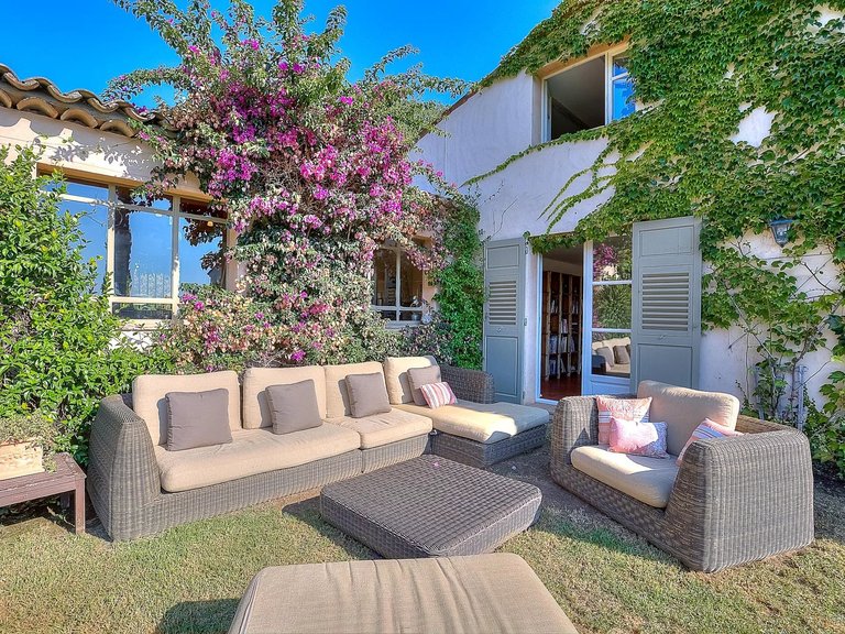 Villa for Sale in Valbonne, Mougins, Valbonne, Grasse Area 18