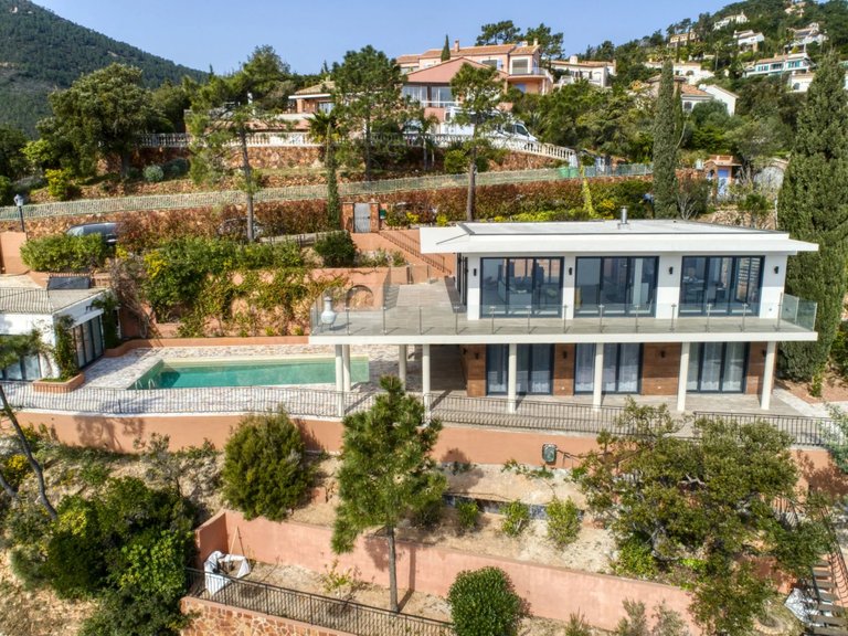 Villa for Sale in Theoule Sur Mer, Cannes Area 2
