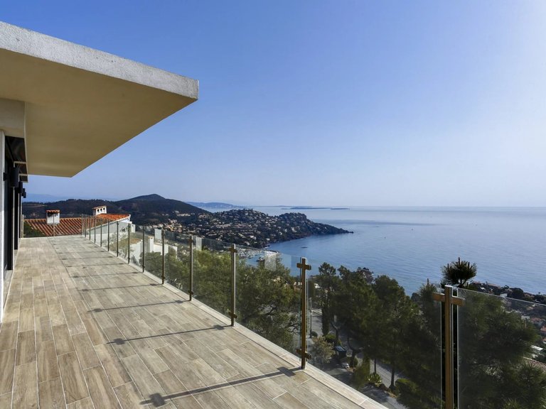 Villa for Sale in Theoule Sur Mer, Cannes Area 4