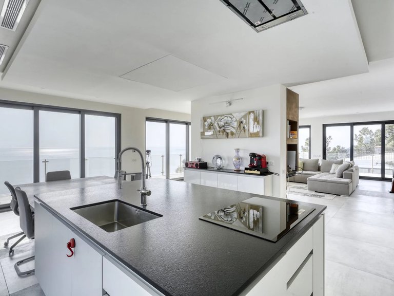 Villa for Sale in Theoule Sur Mer, Cannes Area 7