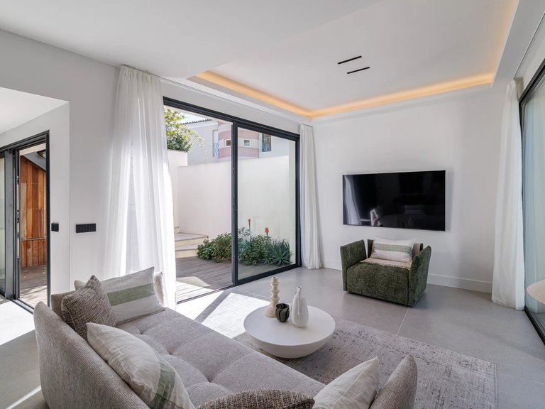 Villa for Sale in St Jean Cap Ferrat, Villefranche, Cap Ferrat Area 9