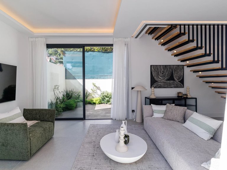 Villa for Sale in St Jean Cap Ferrat, Villefranche, Cap Ferrat Area 10