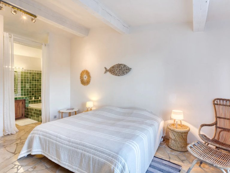 Villa for Sale in La Croix Valmer, St. Tropez, Grimaud Area 2