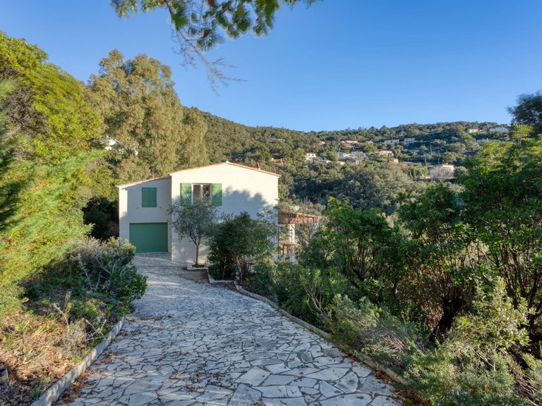 Villa for Sale in La Croix Valmer, St. Tropez, Grimaud Area 3