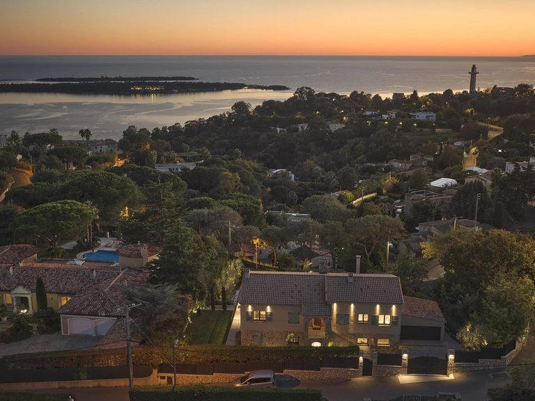 Villa for Sale in Cannes, Cannes Area 8