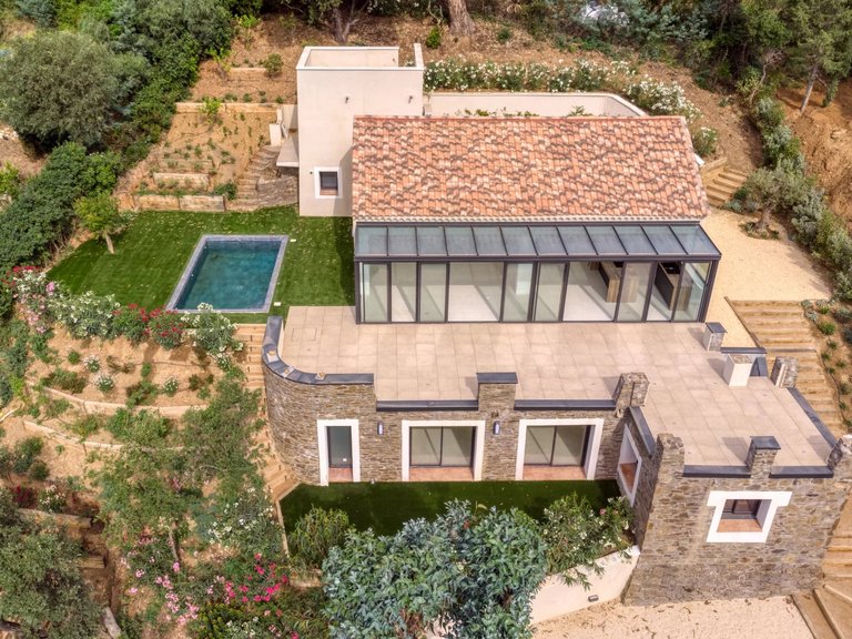 Villa for Sale in La Croix Valmer, St. Tropez, Grimaud Area 1