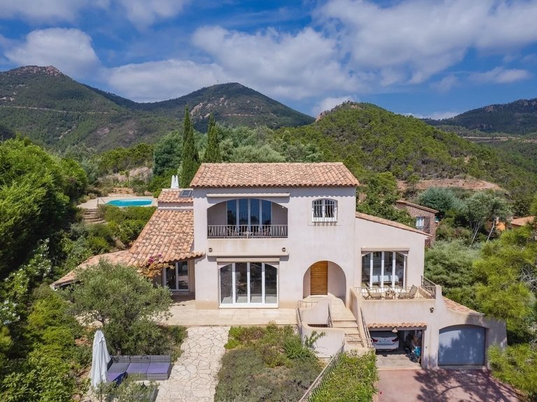 Villa for Sale in Theoule Sur Mer, Cannes Area 1