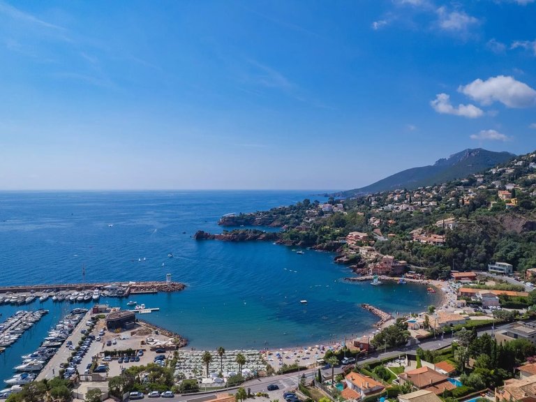 Villa for Sale in Theoule Sur Mer, Cannes Area 4