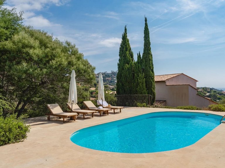 Villa for Sale in Theoule Sur Mer, Cannes Area 11