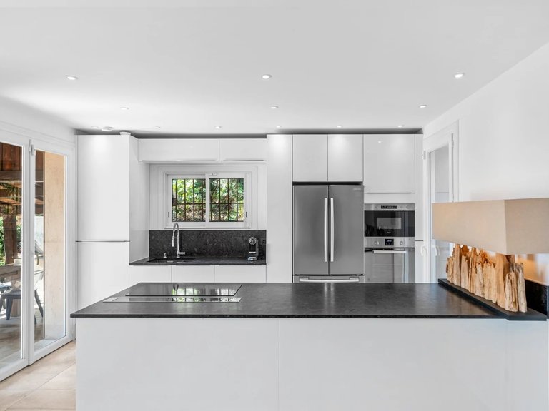 Villa for Sale in Theoule Sur Mer, Cannes Area 6
