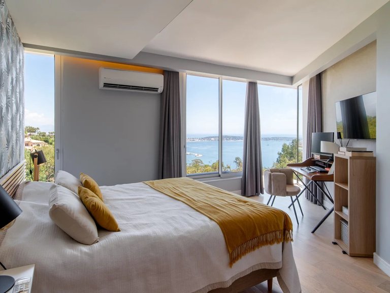 Villa for Sale in Cannes, Cannes Area 12