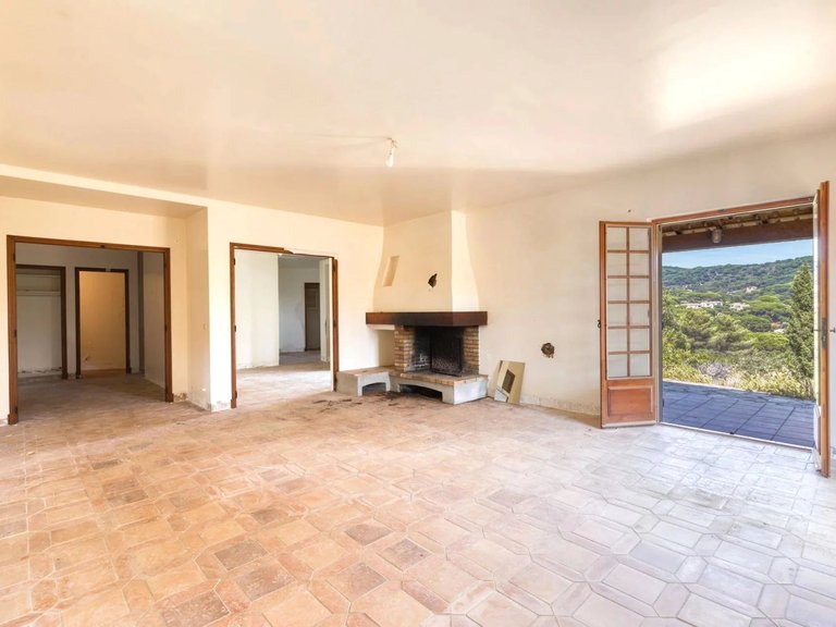 Villa for Sale in La Croix Valmer, St. Tropez, Grimaud Area 12