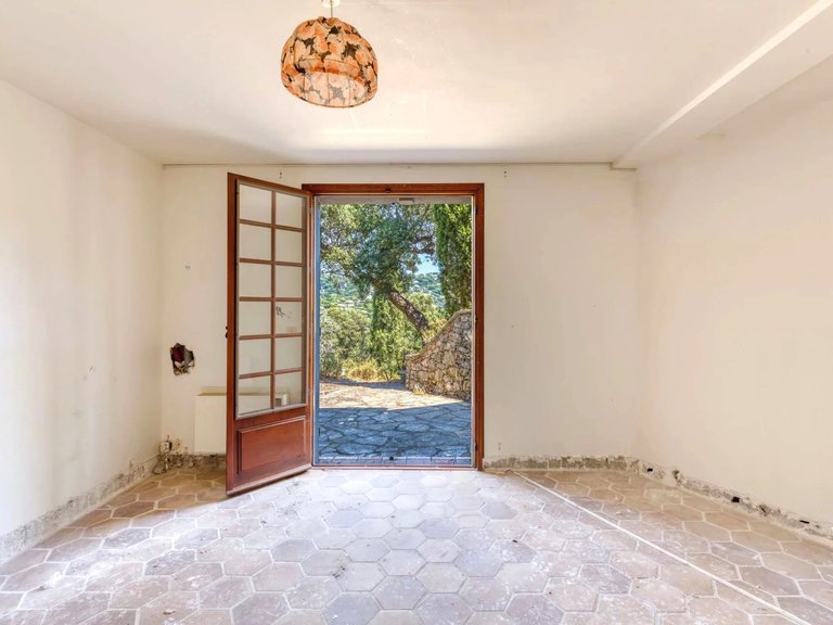 Villa for Sale in La Croix Valmer, St. Tropez, Grimaud Area 13