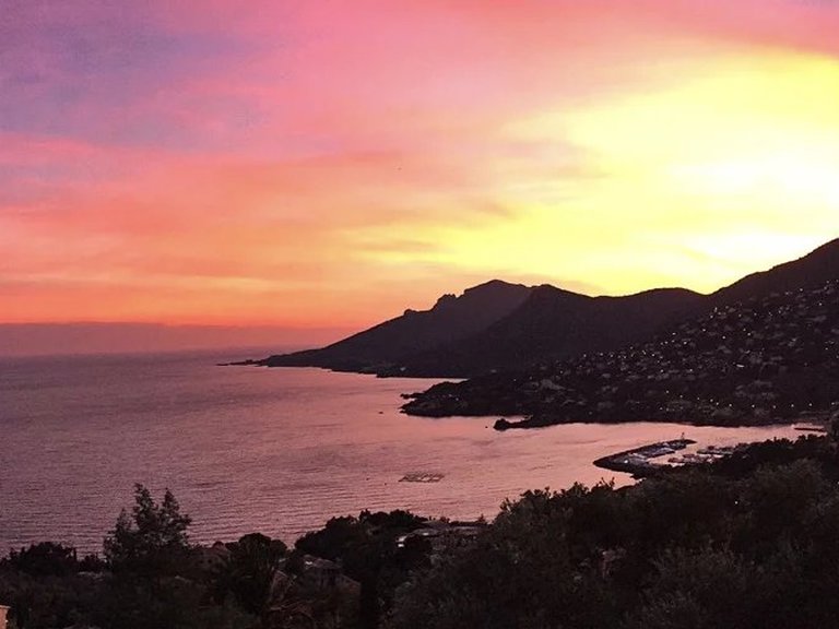 Villa for Sale in Theoule Sur Mer, Cannes Area 1