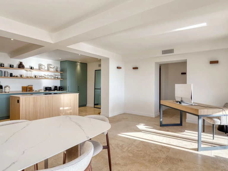 Villa for Sale in Cavalaire Sur Mer, Provence Coast (cassis To Cavalaire) 4