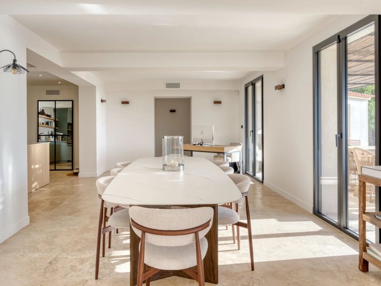 Villa for Sale in Cavalaire Sur Mer, Provence Coast (cassis To Cavalaire) 5